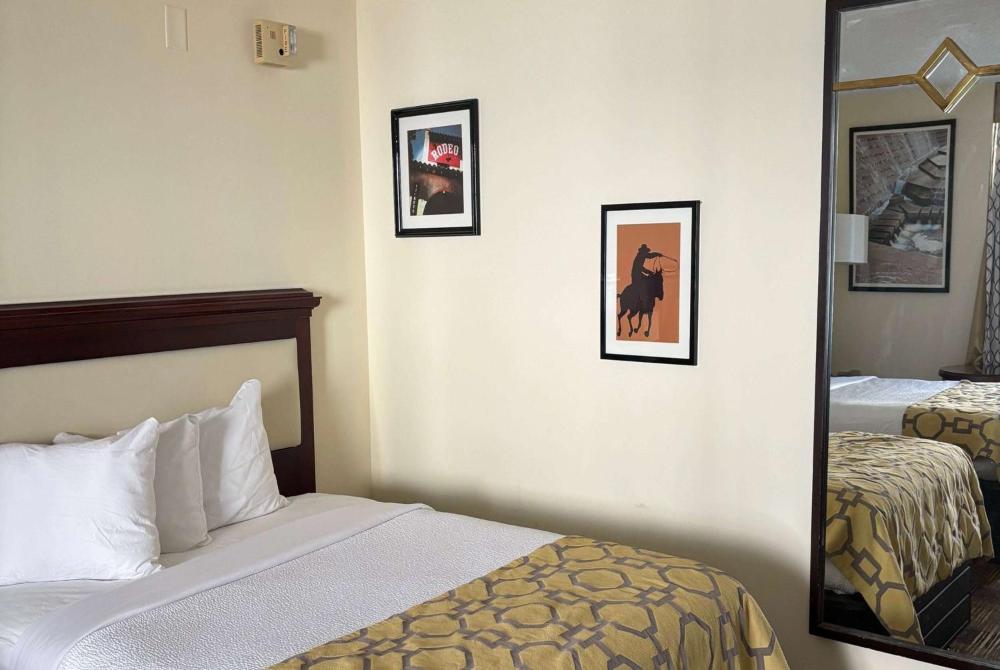 Queen Room with Two Queen Beds - Disability Access/Non-Smoking interior